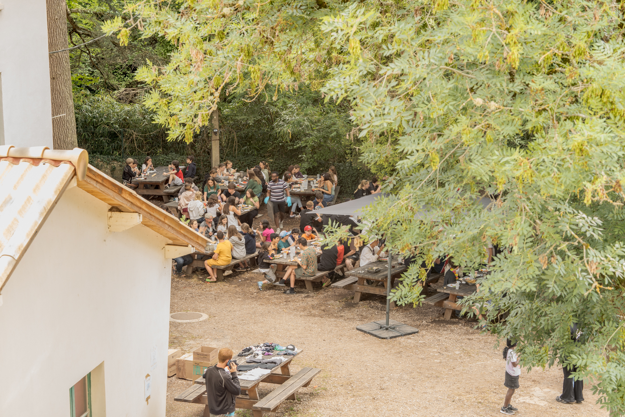 Centres de vacances privatisés offrant un cadre sécurisé et une ambiance conviviale