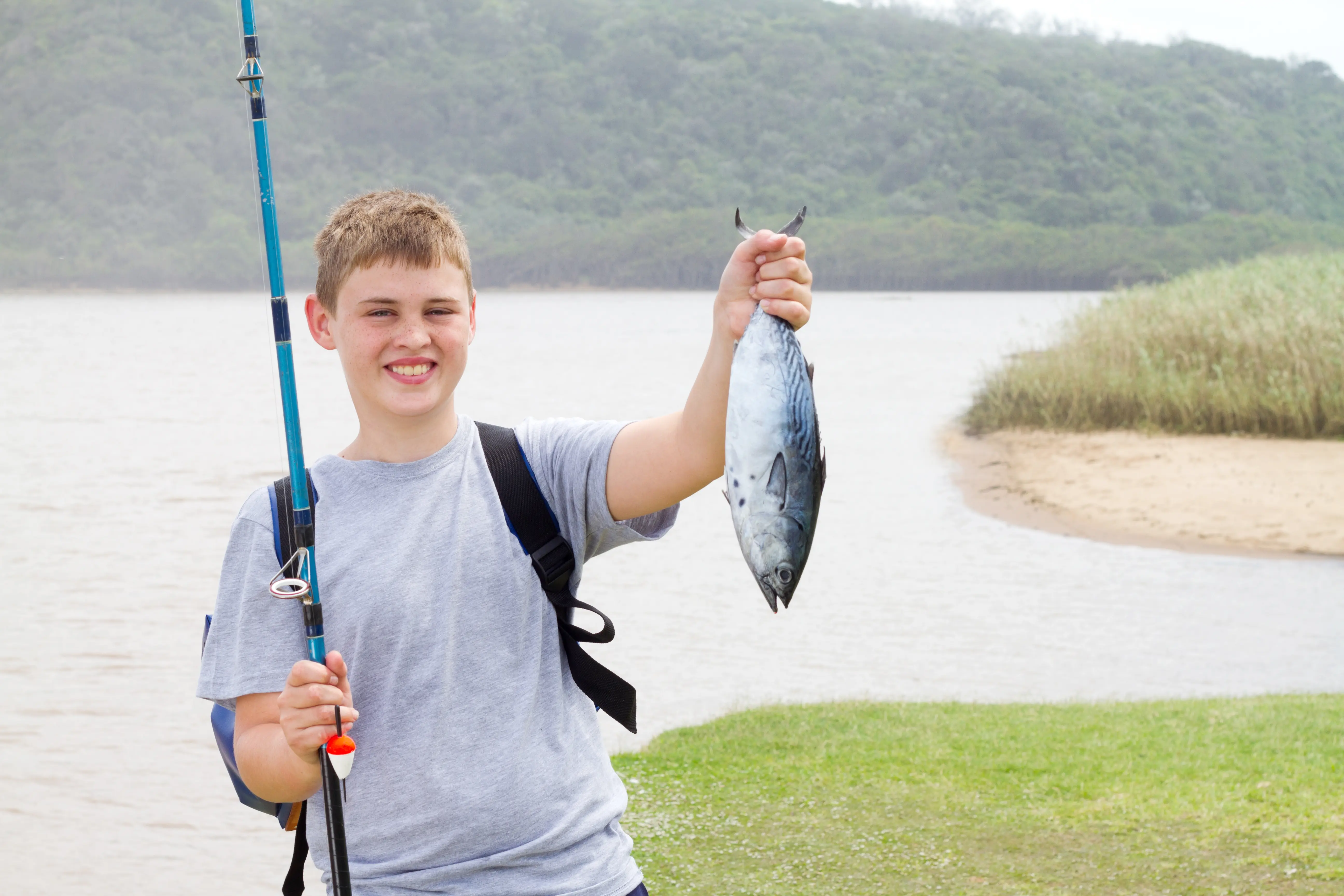 Stage de pêche en étang au feeder pour jeunes de 8 à 14 ans en camp de vacances