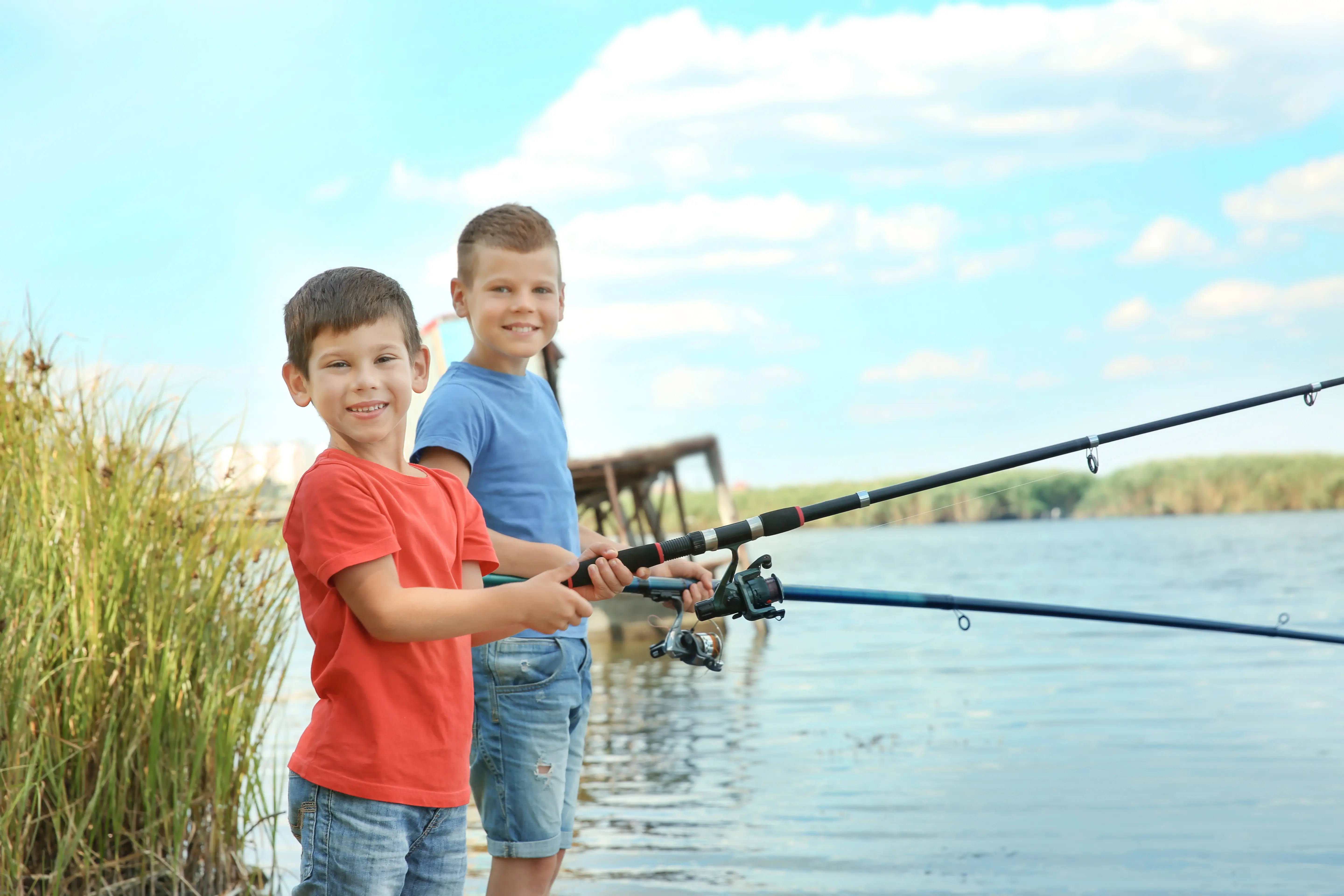 Colonie de vacances pêche aux leurres avec apprentissage progressif en petit groupe