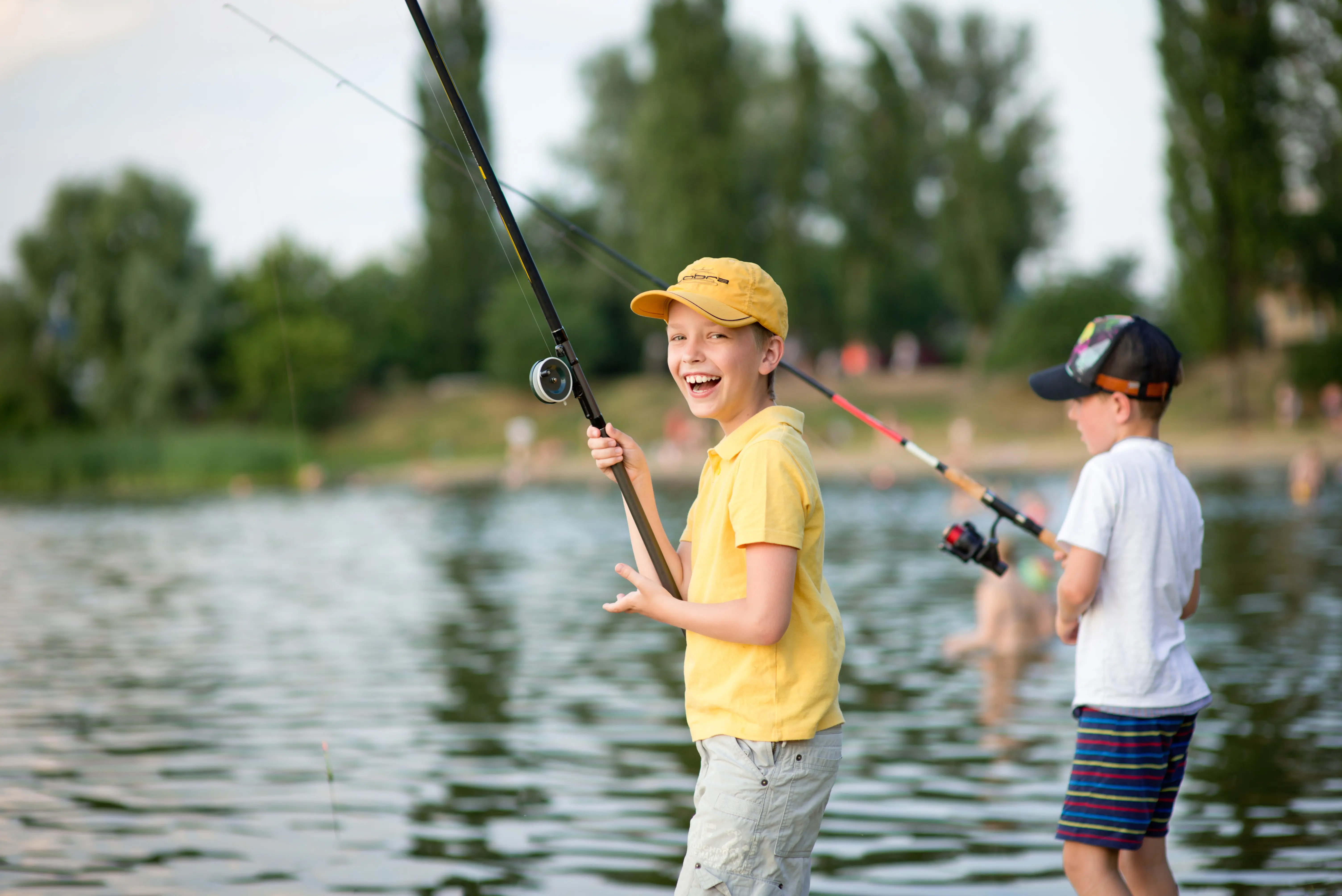 Séjour thématique pêche sportive pour enfants avec encadrement professionnel en Auvergne