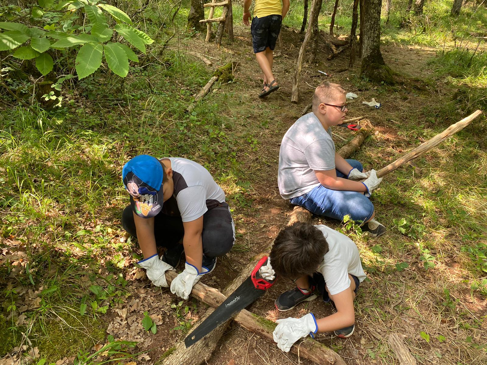 Nuit sous les étoiles dans la cabane lors du séjour aventure nature