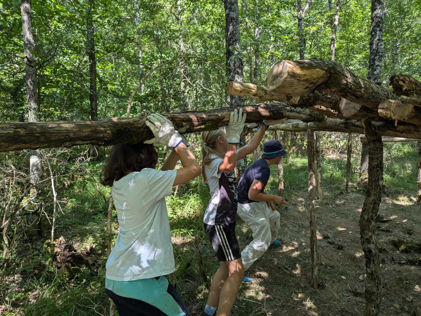 Atelier bricolage et construction pour enfants en colonie culturelle