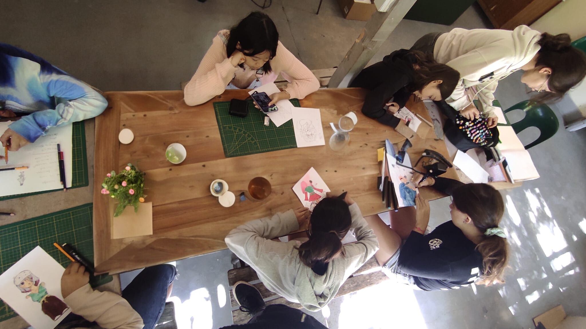 Atelier céramique et tour de potier pour enfants en stage créatif