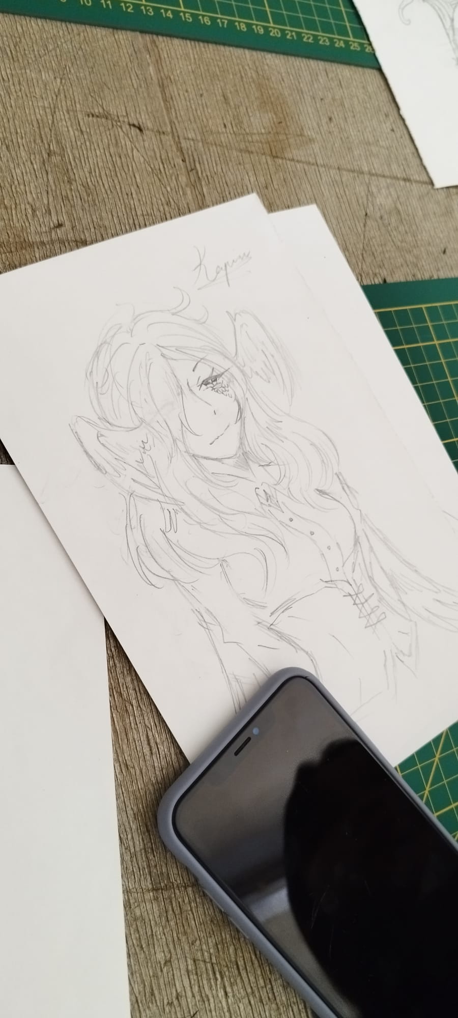 Jeunes artistes travaillant le pastel sec durant un camp artistique