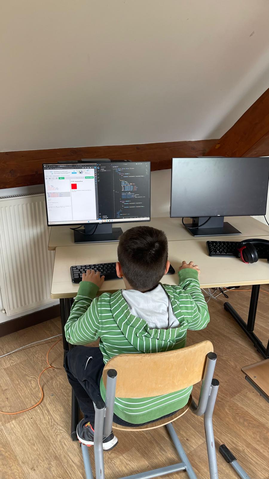 Atelier programmation de jeux vidéo pour enfants en séjour informatique